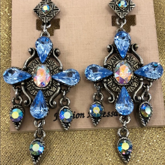 Earrings - Picture 4 of 4